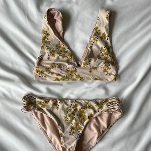 Billabong bathing suit, top and bottom, size small good coverage